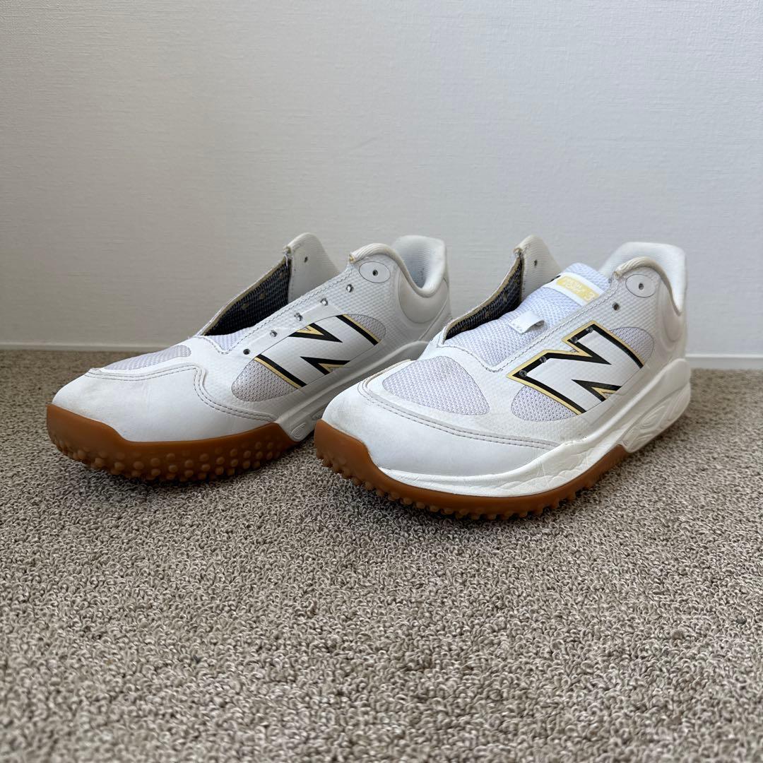 扇風機　New Balance 3000v7 トレーニングシューズ