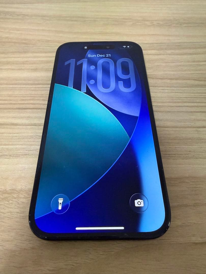 中古 iPhone 15 128GB ブラック SIMフリー 割れ、傷あり