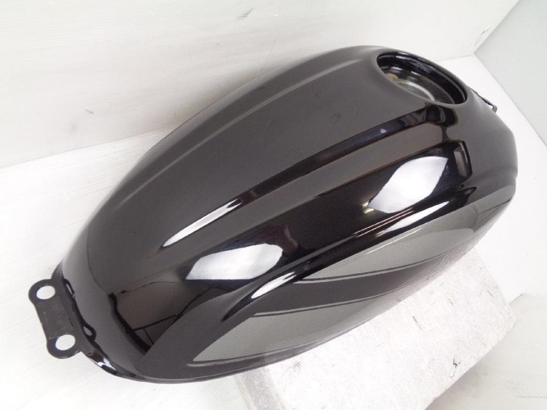 スクランブラー SIXTY2 純正 タンク ブラック 美品