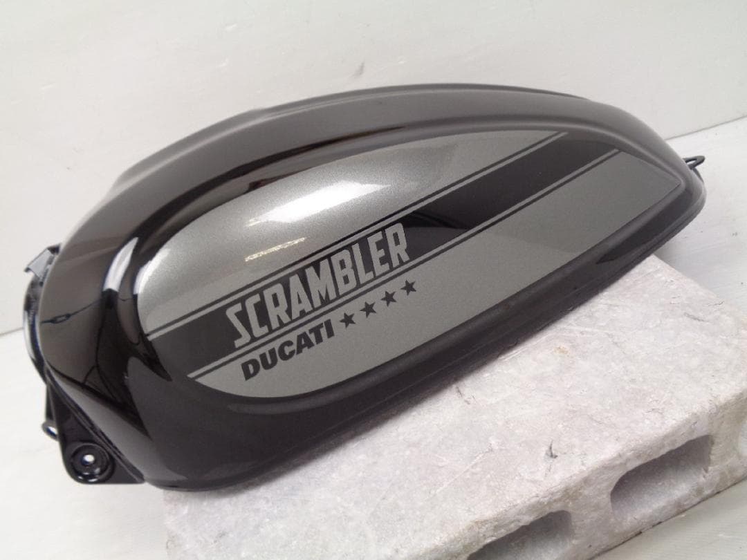 スクランブラー SIXTY2 純正 タンク ブラック 美品