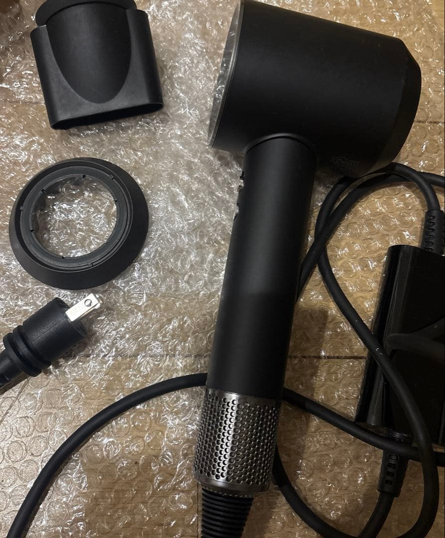 ダイソンドライヤー　ブラック