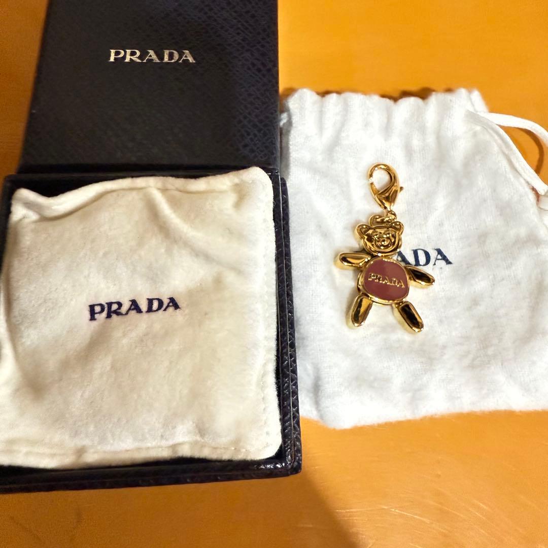 PRADA クマ型チャーム ゴールド/ピンク　バッグキーホルダー