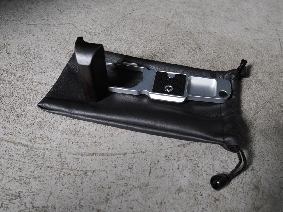 さ*こ様 カメラハンドグリップ　OM-3用