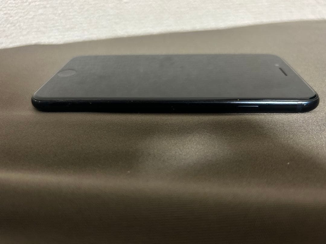 ぶ*ー様 【美品】iPhone SE3 64GB SIMフリー ケース付 バッテ