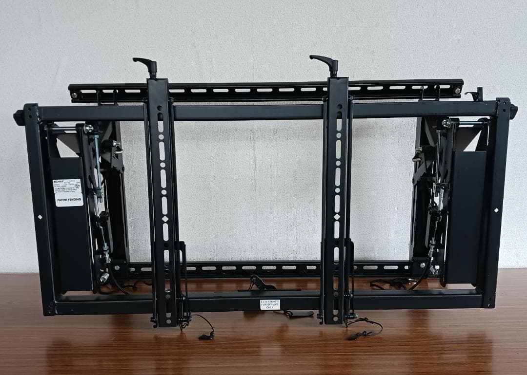 CHIEF ディスプレイマウント LVS1U 壁付タイプ　引出し機能付　横設置③