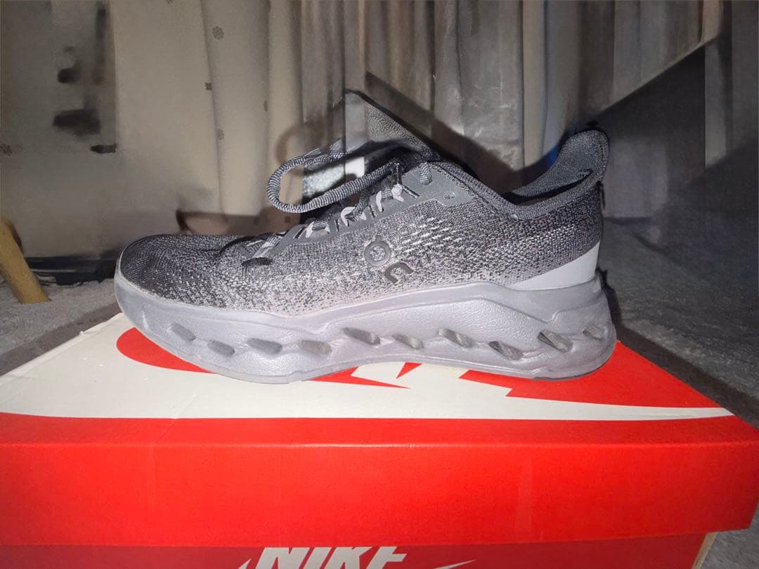 On Cloudsurfer Maxワイド 25.5