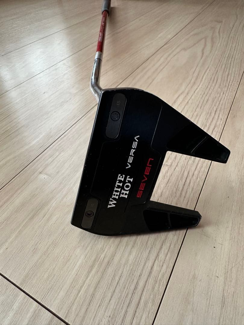 ODYSSEY ホワイトホット　VERSA SEVEN（右利き用）　パター