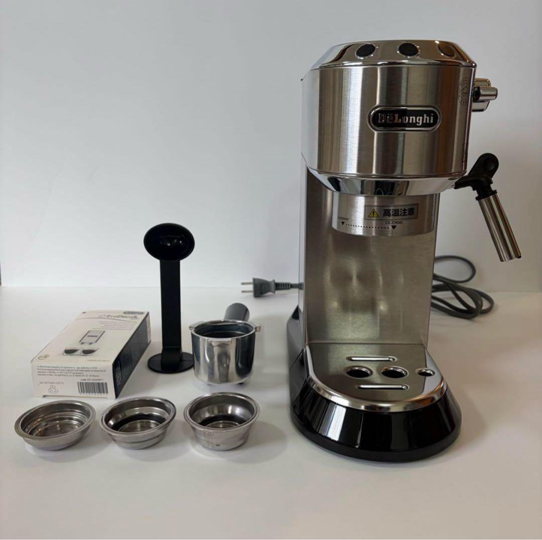 De'Longhi エスプレッソマシン 新品、数回しか使ってない。