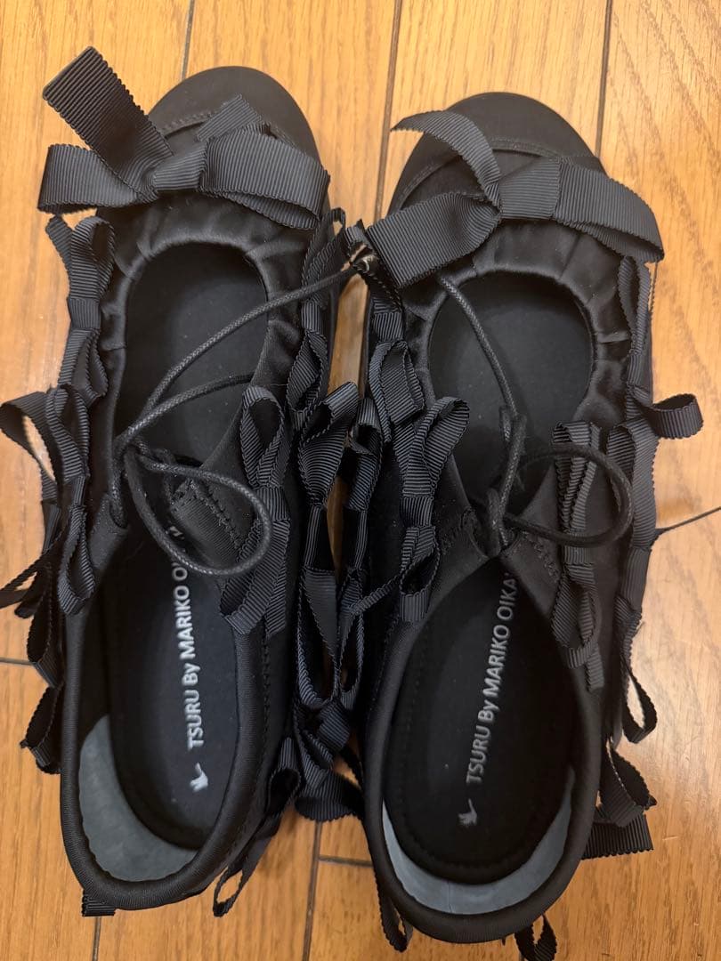 TSURU ブラック フラットシューズ