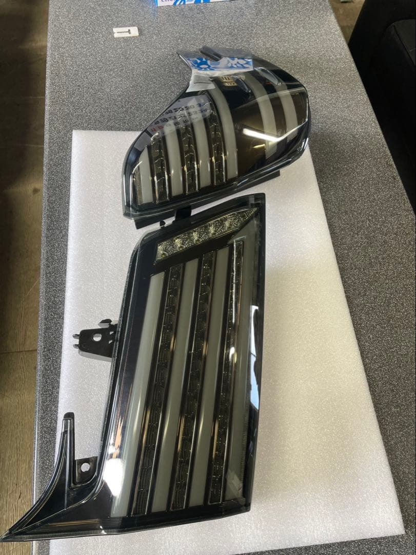 新年最終セール‼️Valenti ULTRA JEWELED TAIL LAMP