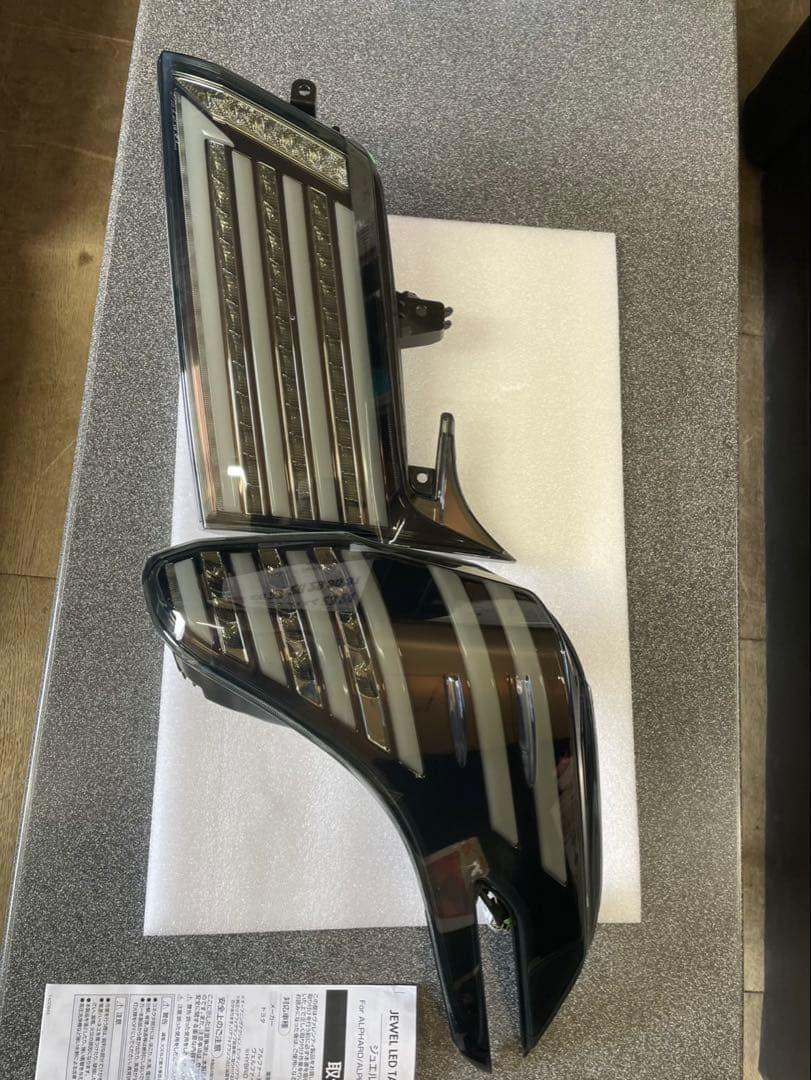 新年最終セール‼️Valenti ULTRA JEWELED TAIL LAMP