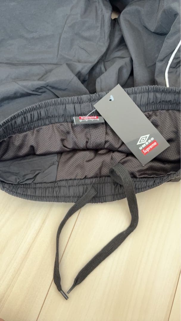 ジャケット・アウター supreme umbro track pant black
