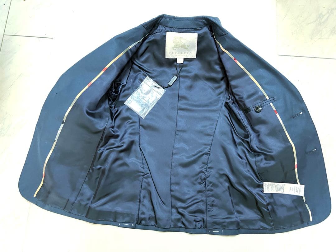 再値下げ❣️新品 バーバリーネイビー スーツ 130〜135cm