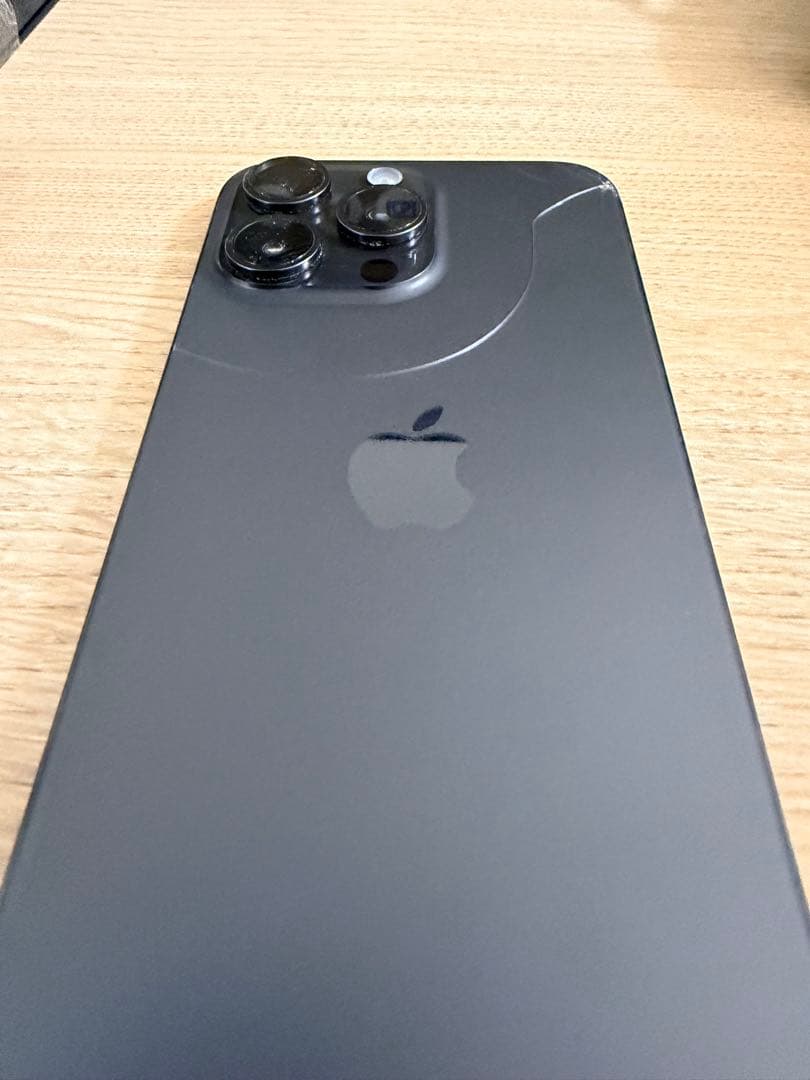 SiBAApple iPhone 15 Pro Max 背面傷あり