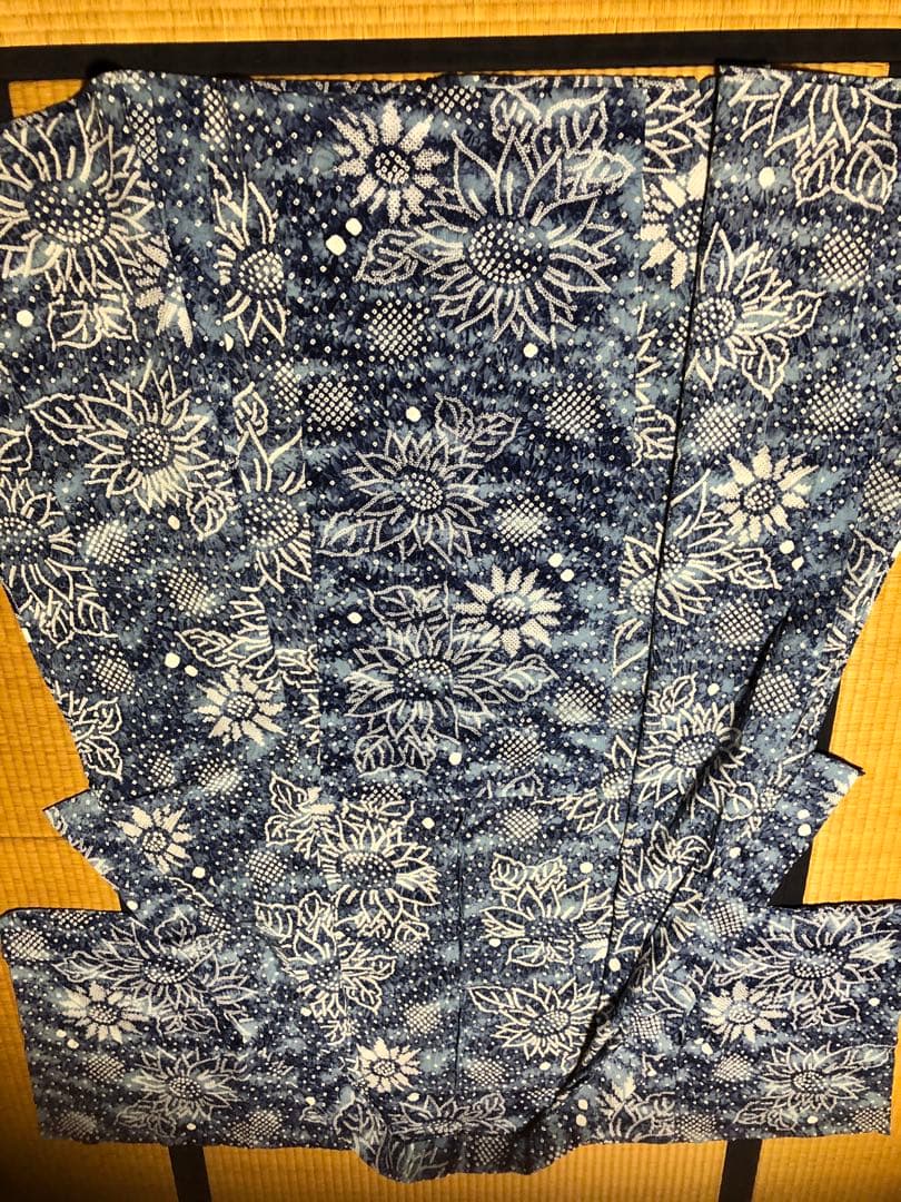 E-1 美品　有松絞り　浴衣　紺地のぼかしにひまわり模様　手縫い