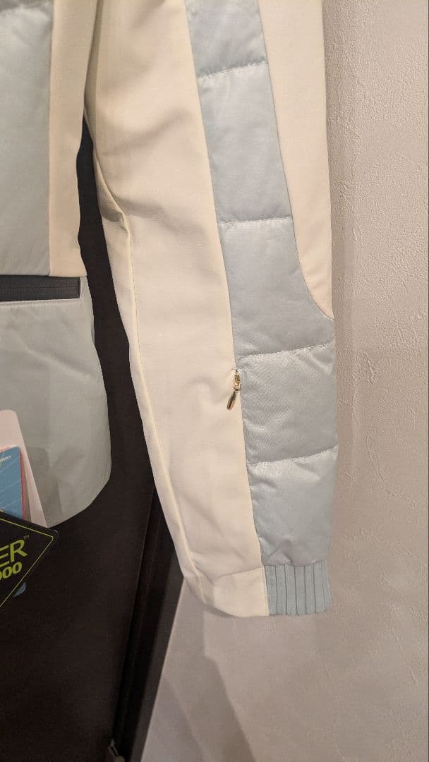 新品 phenix フェニックス スキーウェア 女性用　ホワイト/ライトブルー