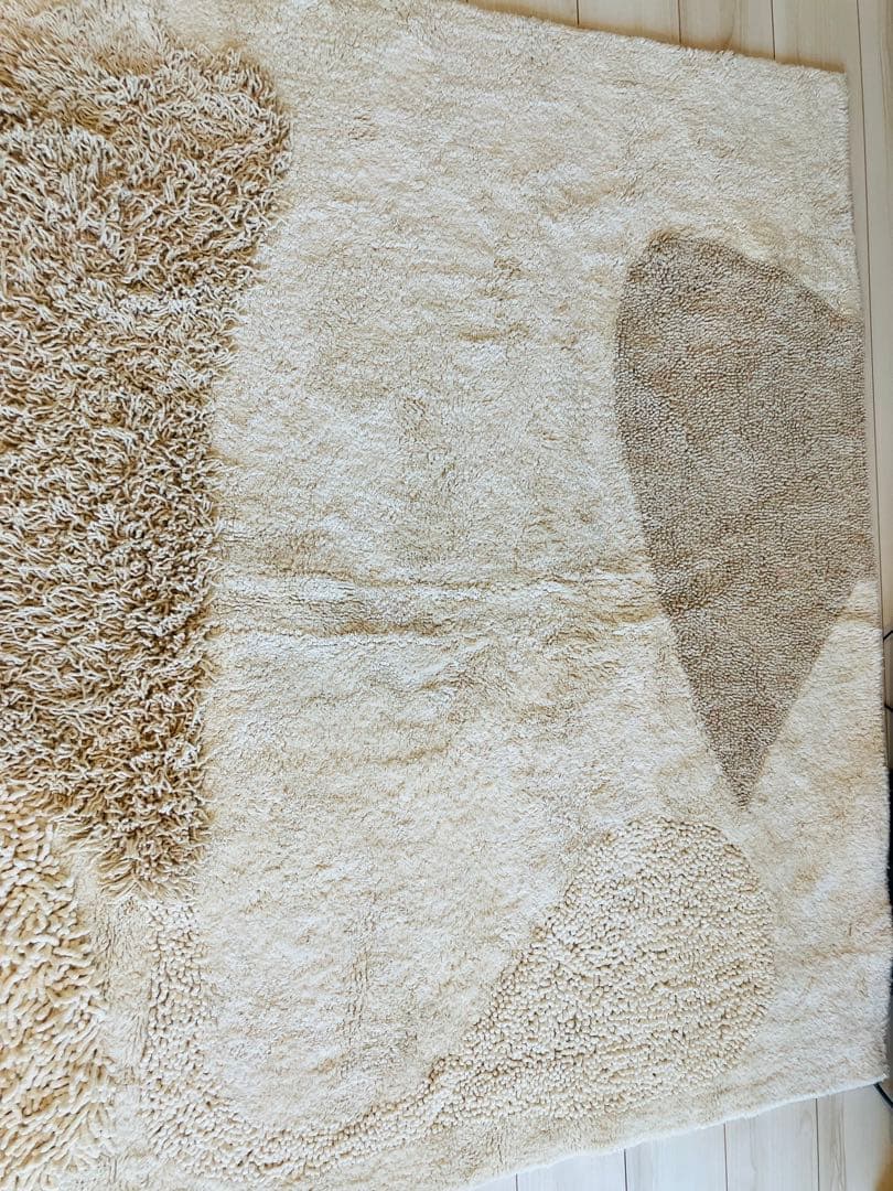 新品未使用　KANADEMONO アイボリー　ラグ　デザイン性 オシャレ