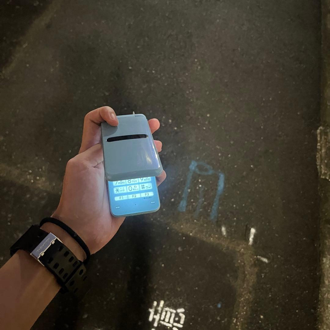 au HITACHI GRATINA KYF42 折りたたみ式携帯電話 水色