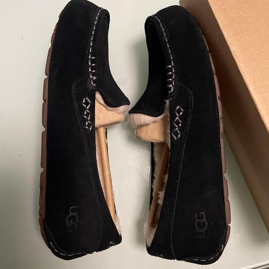 新品未使用　UGG 黒 モカシン