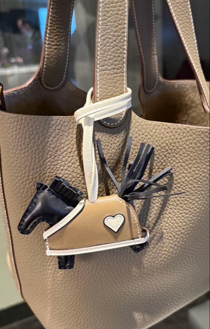 新品未使用！正規店購入　エルメス　ロベオクール　チャーム　馬　ロデオ