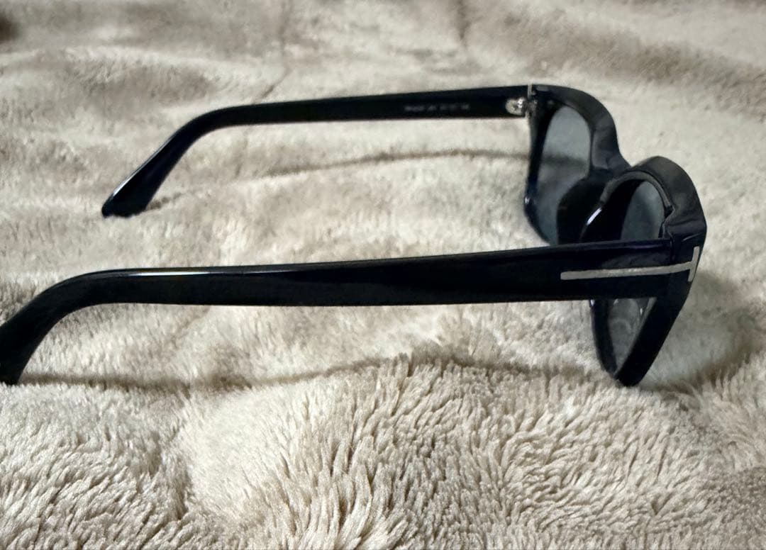 TOM FORD メガネ　サングラス　TF4240 001