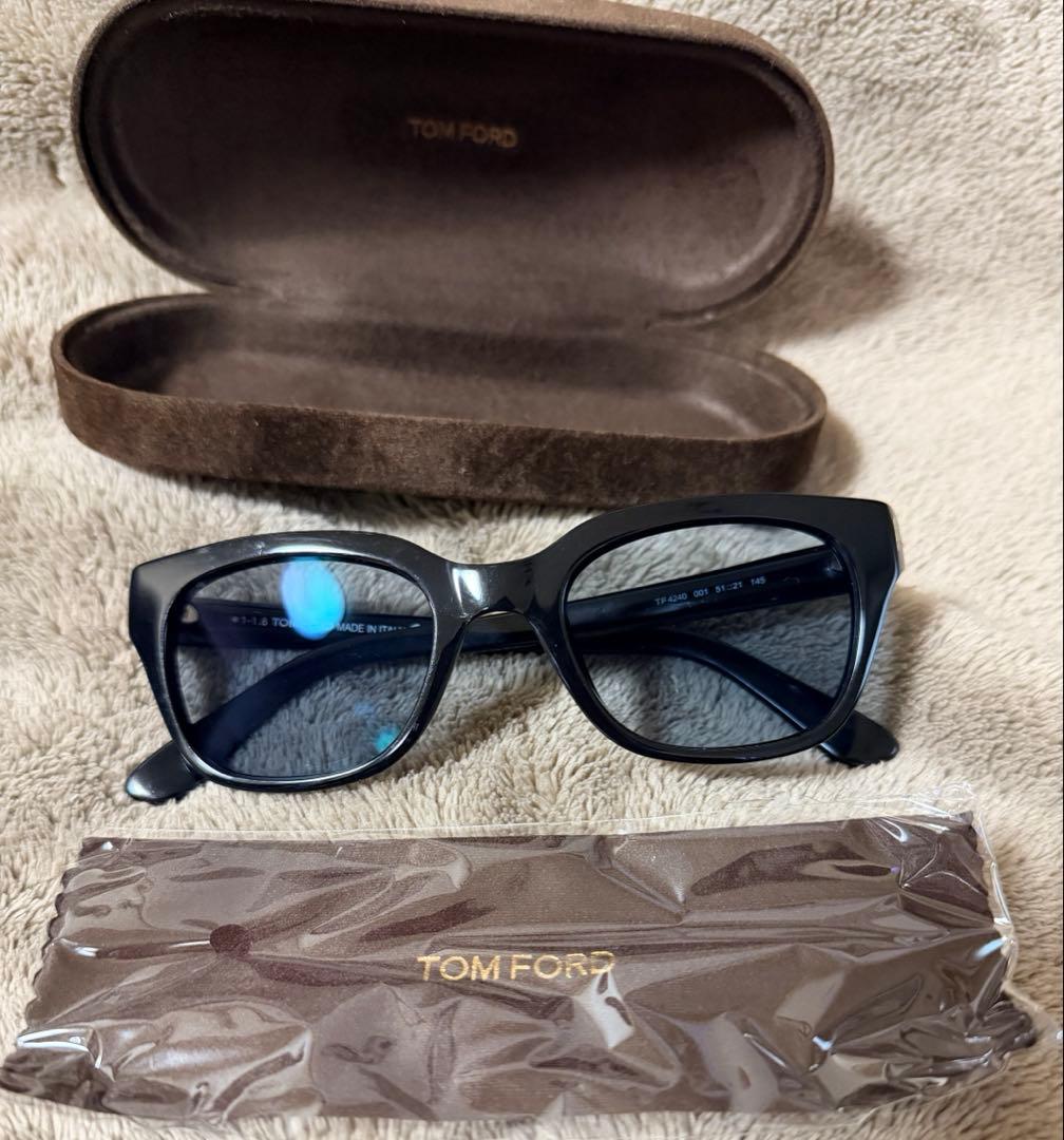 TOM FORD メガネ　サングラス　TF4240 001