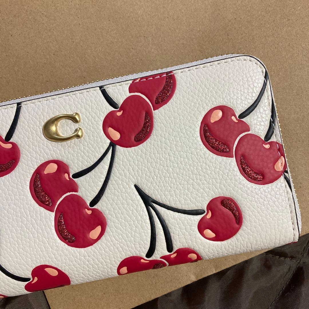 COACH チェリー柄 長財布　コーチ　ラウンド　スリム　さくらんぼ　正規品
