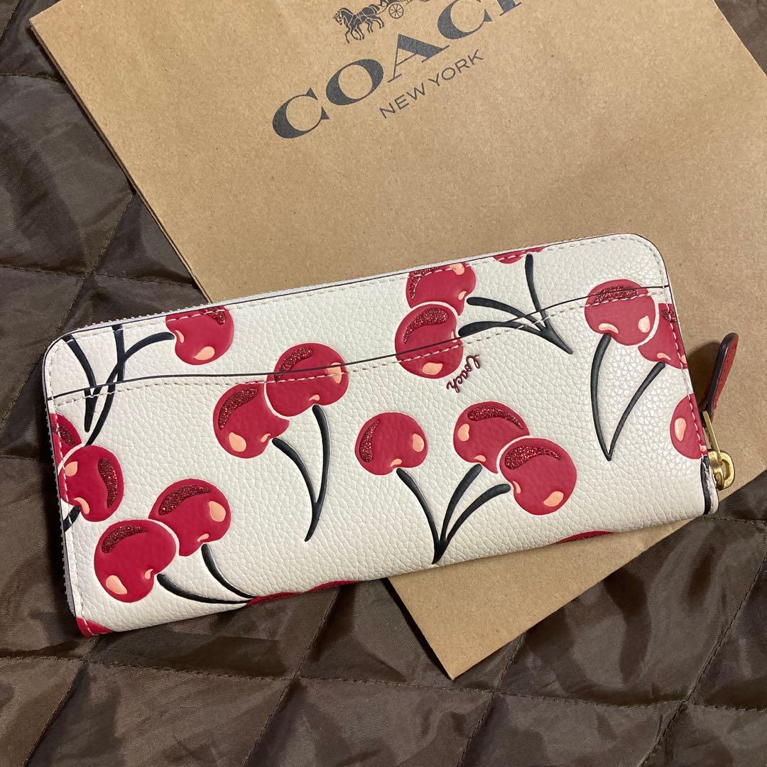 COACH チェリー柄 長財布　コーチ　ラウンド　スリム　さくらんぼ　正規品
