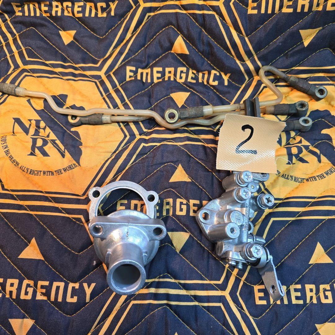 ジムニー　SJ30用　オイルポンプ、サーモスタットのハウジング　２番　ワレなし