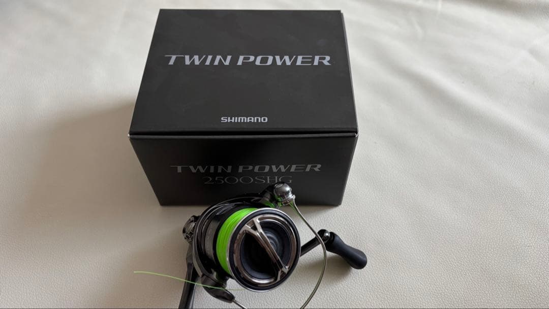 【極美品】24年式SHIMANO ツインパワー　2500SHG スピニングリール
