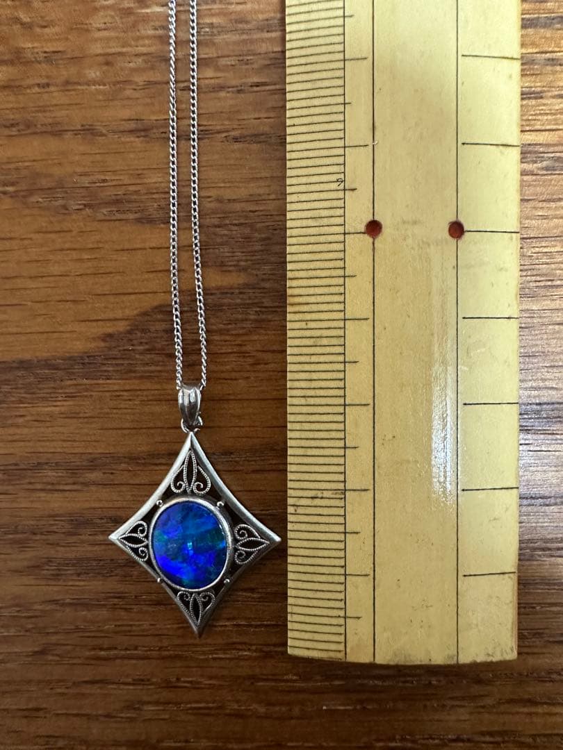青いオパール k18WGシルバーネックレス ダイヤモンド型