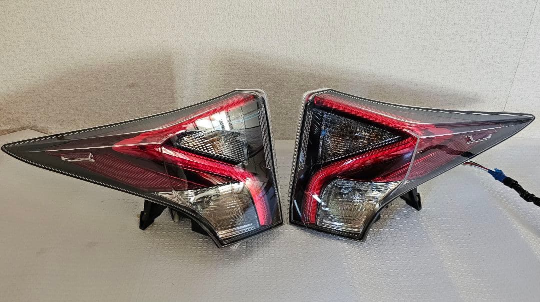 トヨタプリウス５０テールライト 2個セット