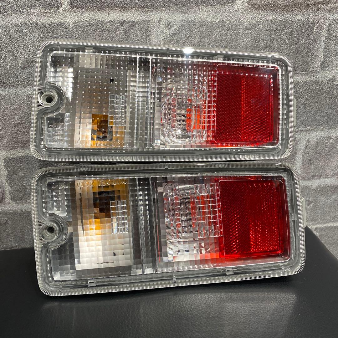 ♦︎ダイハツ　ハイゼット　トラックS500P S510P純正左右テール