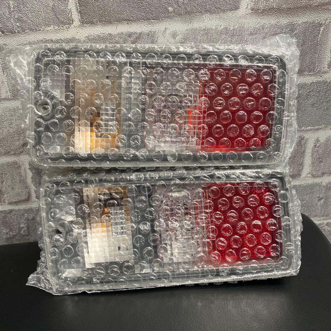 ♦︎ダイハツ　ハイゼット　トラックS500P S510P純正左右テール