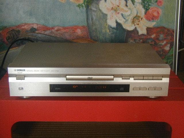 ★ヤマハ　DVD-S796 DVD/cdプレーヤー,ヨゴレキズあり。動作良好です
