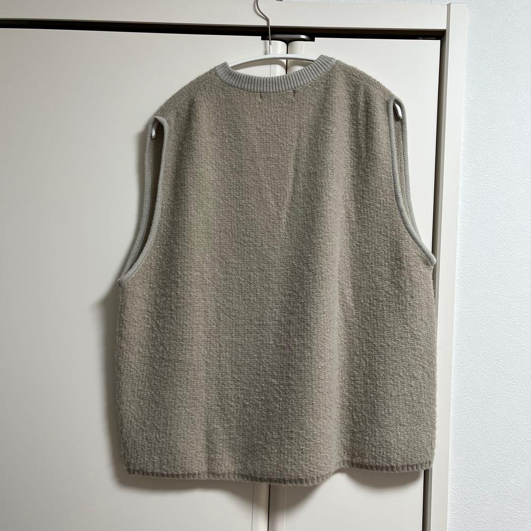 アワーホーム　アルパカ混の洗えるニットベスト グレーベージュ