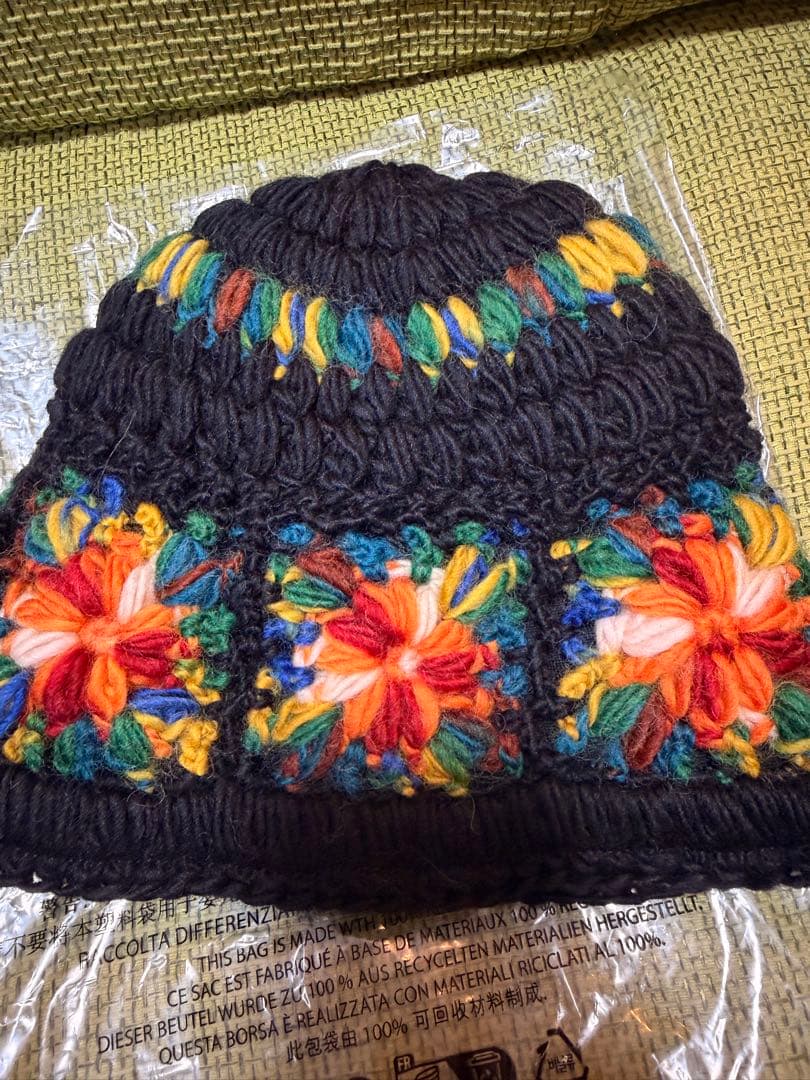 Supreme ブラック ニット帽 花柄刺繍