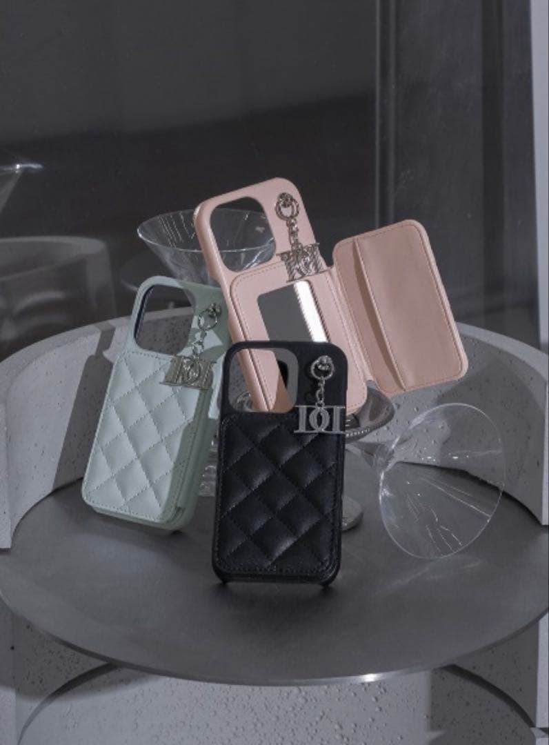 ダーリッチ　キルティングミラーDDチャームiPhoneケース　15