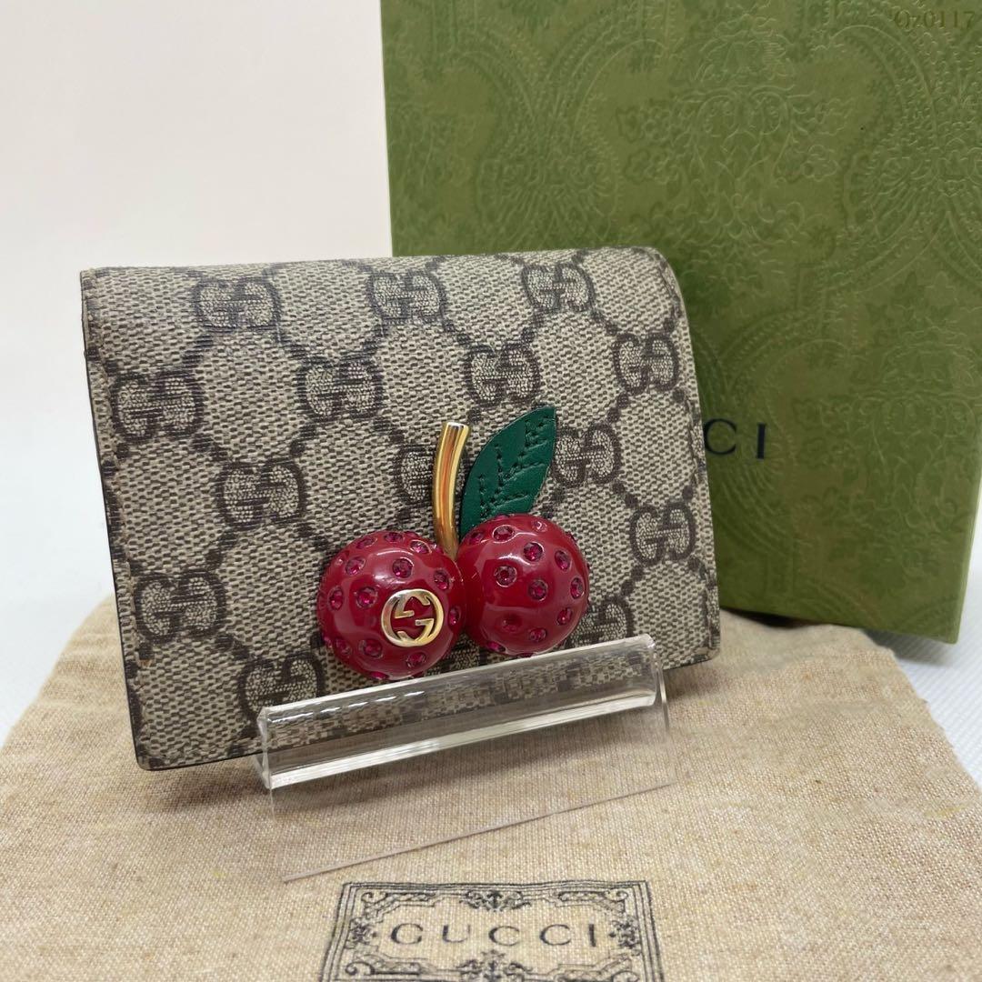 【美品】グッチ 476050・1147 GG スプリーム チェリー 二つ折り財布