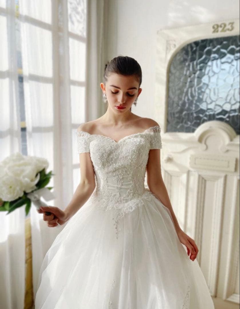 【前撮り】ウェディングドレス ホワイト オフショルダー 　（パニエ&ベール付き）