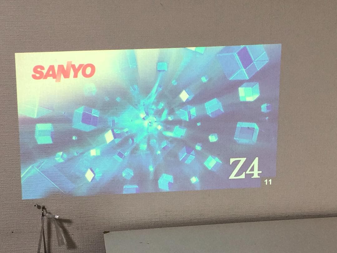 送料無料 液晶プロジェクター SANYO LP-Z4 302時間　250927