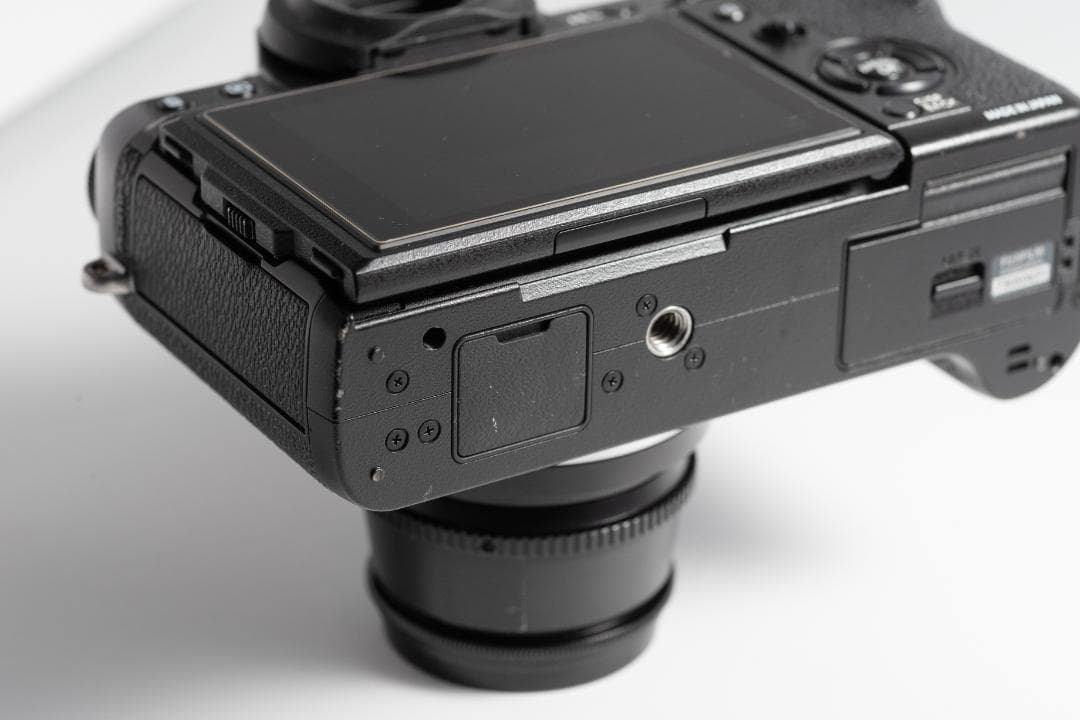 FUJIFILM X-T2 + おまけ（レンズ、純正グリップ2種類、他）