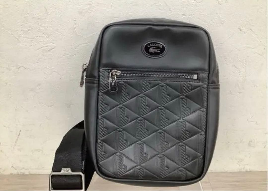 LACOSTE ブラック ショルダーバッグ