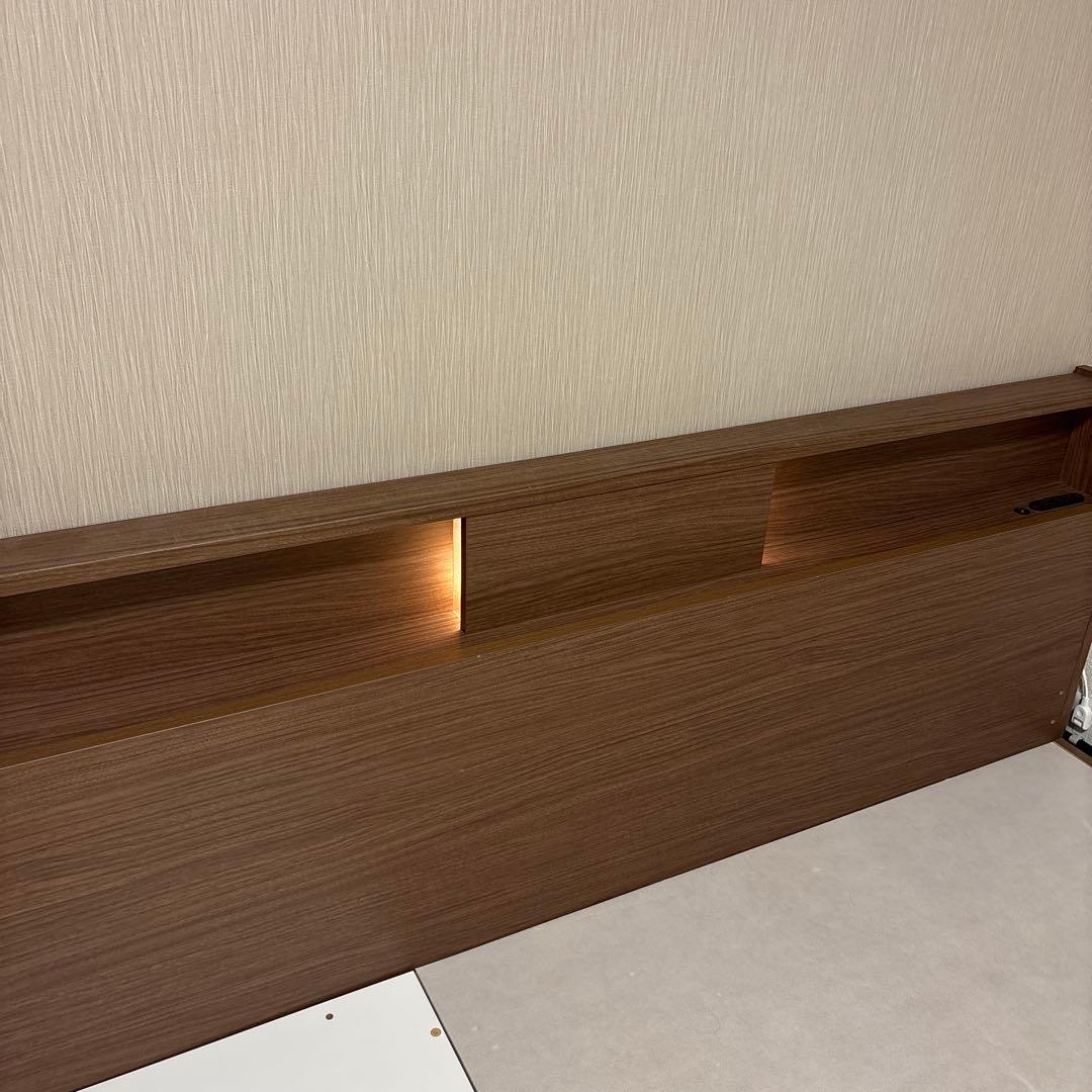 送料込み　ニトリ クイーン ベットフレーム 収納・コンセント付　アザン3浅型