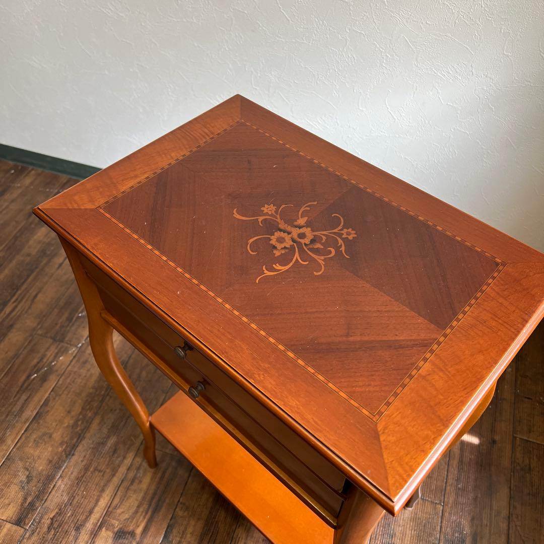 k353r120 象嵌細工のクラシカルなコンソールチェスト/サイドテーブル