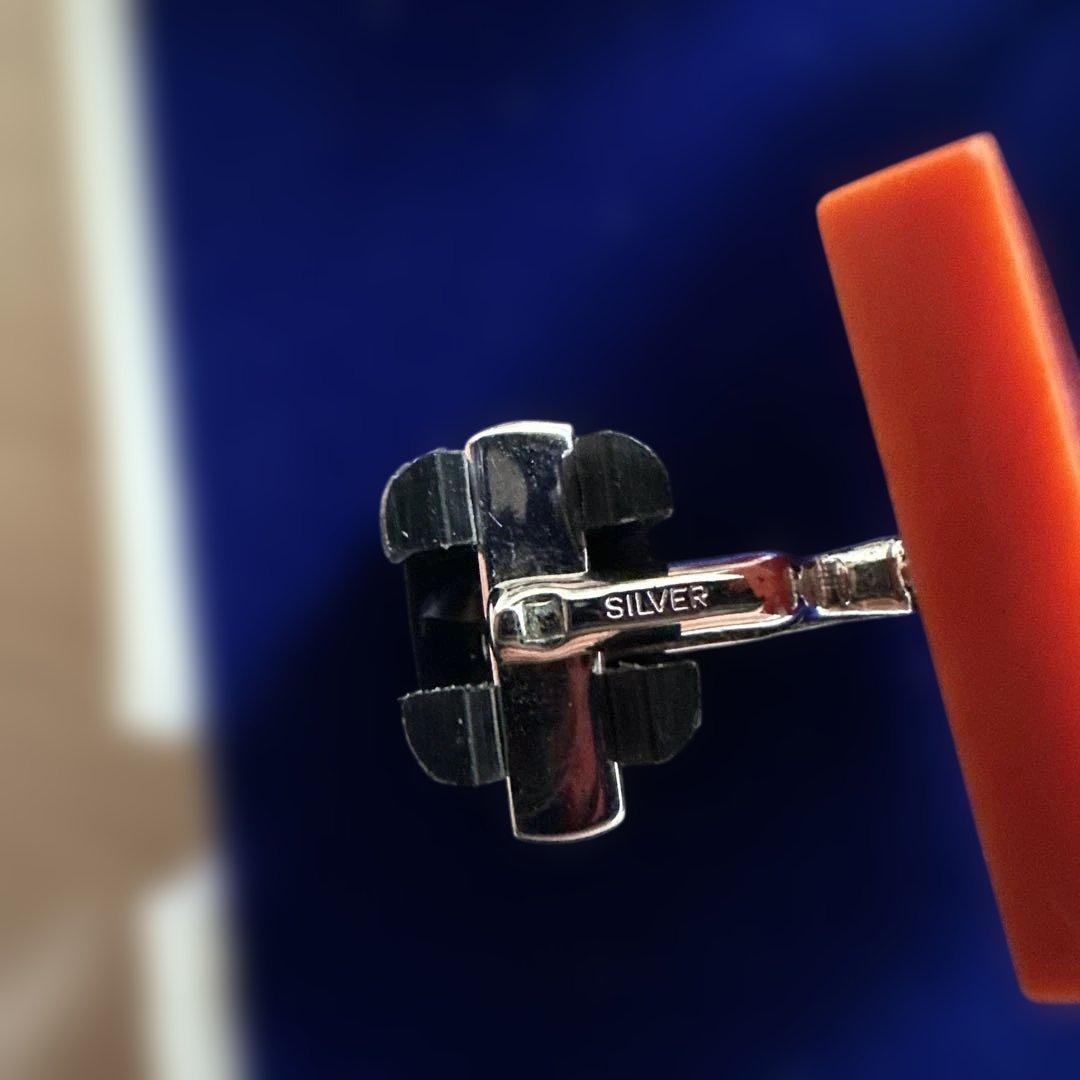 アクセサリー　珊瑚　赤珊瑚　オレンジ色のシルバー製カフスボタン