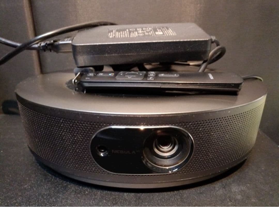 美品 Anker NEBULA cosmosプロジェクター 本体 ドット抜け無し