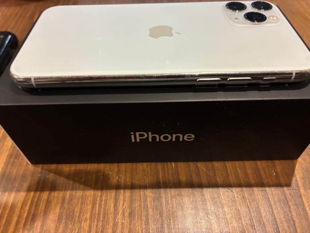 【格安】iPhone 11pro256G 本体　シルバー