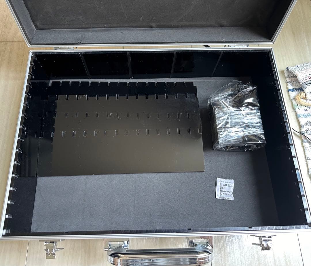 大容量トレカケース　5000枚収納可能　アタッシュケース　アルミ製デッキケース