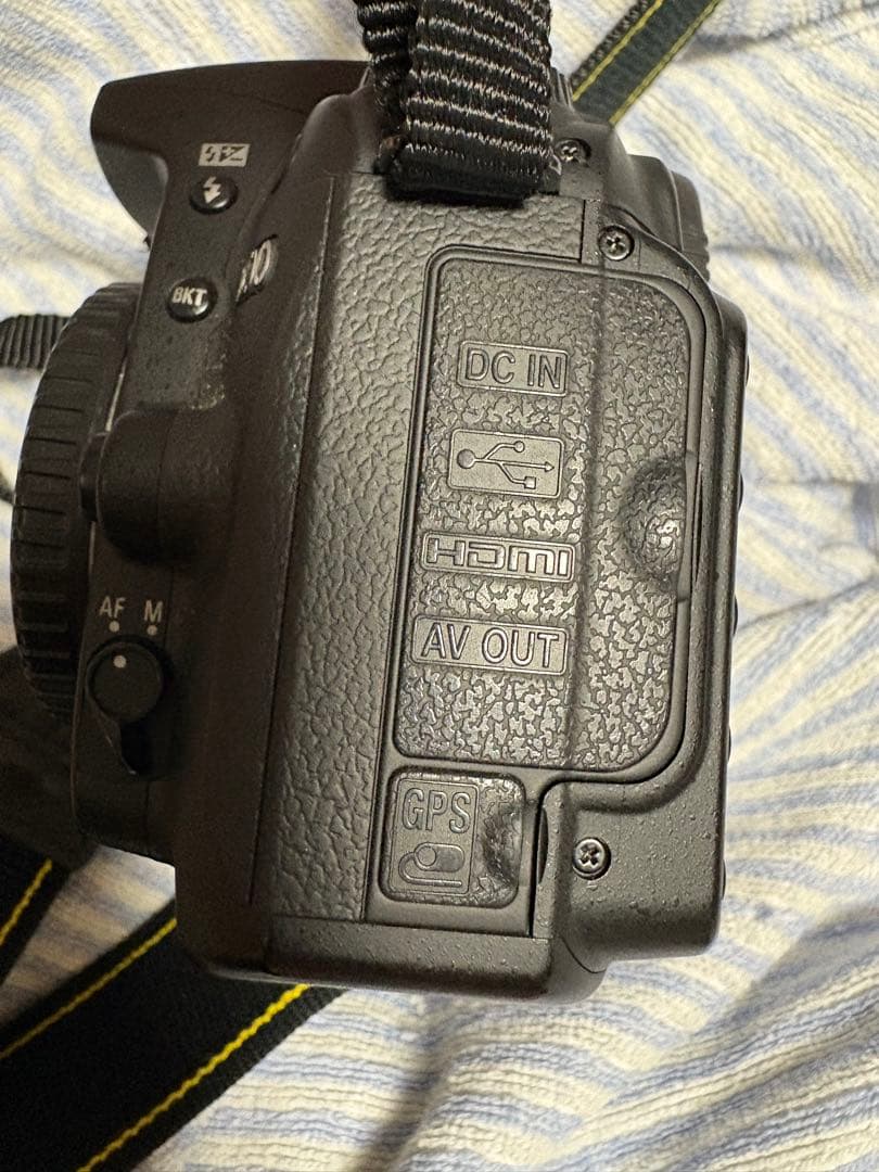 外箱付き　Nikon D90本体　バッテリー1本、ネックストラップ